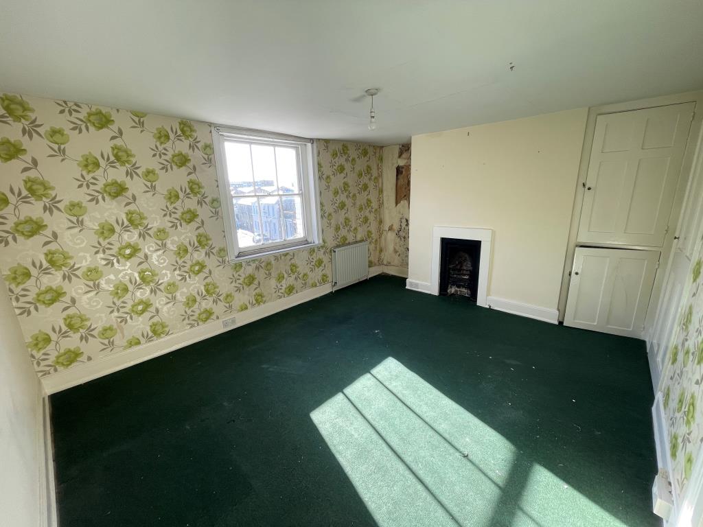 Lot: 133 - TWO ADJACENT BUILDINGS WITH POTENTIAL FOR CONVERSION - Living room on second floor